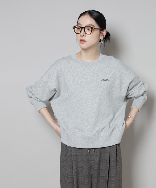 Russell Athletic（ラッセルアスレティック）の「RUSSELL ATHLETIC/別注 Mini Logo Crewneck Sweat（スウェット・レディース・グレー/チャコール/オートミール・FREE）」の4枚目の写真