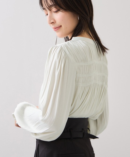 VIS(ビス)の「割繊シャーリングブラウス/2WAY・イージーケア(シャツ/ブラウス・レディース・ピンク/チャコールグレー/オフホワイト・FREE)」の1枚目の写真