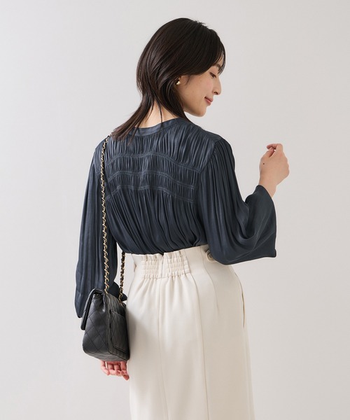 VIS(ビス)の「割繊シャーリングブラウス/2WAY・イージーケア(シャツ/ブラウス・レディース・ピンク/チャコールグレー/オフホワイト・FREE)」の11枚目の写真