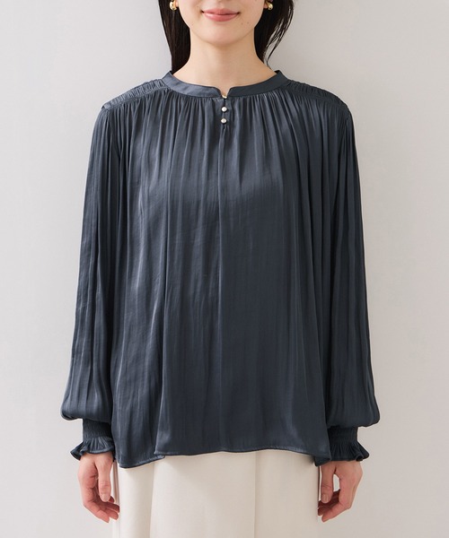 VIS(ビス)の「割繊シャーリングブラウス/2WAY・イージーケア(シャツ/ブラウス・レディース・ピンク/チャコールグレー/オフホワイト・FREE)」の7枚目の写真