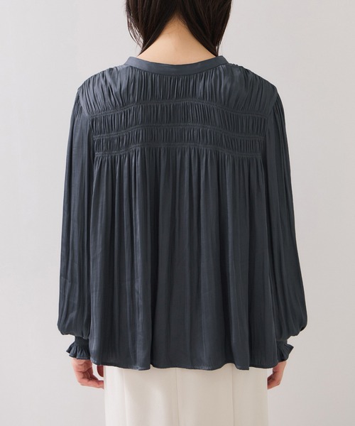 VIS(ビス)の「割繊シャーリングブラウス/2WAY・イージーケア(シャツ/ブラウス・レディース・ピンク/チャコールグレー/オフホワイト・FREE)」の12枚目の写真