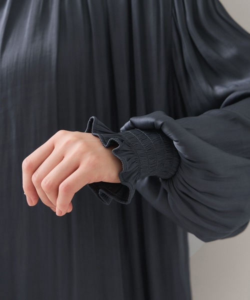 VIS(ビス)の「割繊シャーリングブラウス/2WAY・イージーケア(シャツ/ブラウス・レディース・ピンク/チャコールグレー/オフホワイト・FREE)」の14枚目の写真