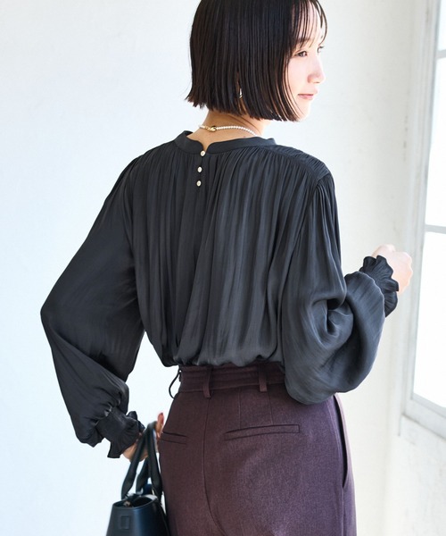 VIS(ビス)の「割繊シャーリングブラウス/2WAY・イージーケア(シャツ/ブラウス・レディース・ピンク/チャコールグレー/オフホワイト・FREE)」の8枚目の写真