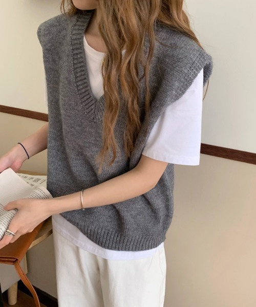 cammie(キャミー)の「Vネックニットベスト(ベスト・レディース・ベージュ/ブラウン/ブラック/グレー・FREE)」の17枚目の写真