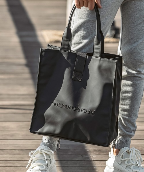 1PIU1UGUALE3 RELAXシンセティックレザー バックルベルト トート 1PIU1UGUALE3 RELAX(ウノピゥウノウグァーレトレ リラックス