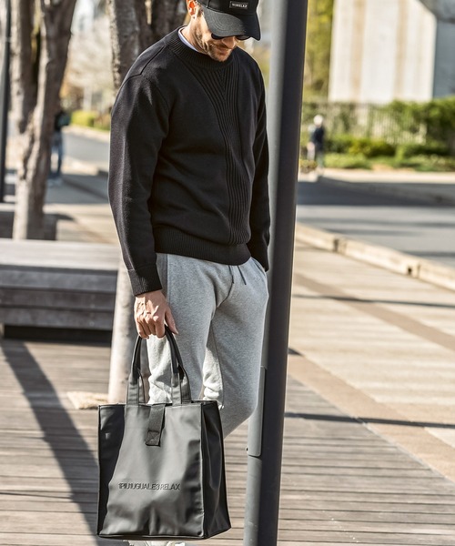 1PIU1UGUALE3 RELAXシンセティックレザー バックルベルト トート 1PIU1UGUALE3 RELAX(ウノピゥウノウグァーレトレ リラックス