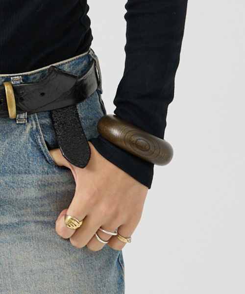Rouge vif（ルージュヴィフ）の「【OCUCCI  jewelry/オクチ ジュエリー】Zelkova C bangle バングル（バングル/リストバンド・レディース・ブラウン・フリー）」の7枚目の写真