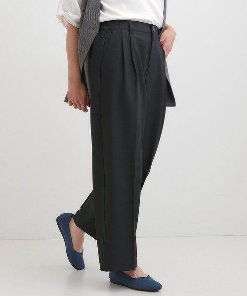 SHOO・LA・RUE（シューラルー）の「【洗濯機可/S-LL】すっきり上品きれい見え タックワイドパンツ（その他パンツ・レディース・グレー系1/ブラック/チャコールグレー・03/02/01/04）」の2枚目の写真