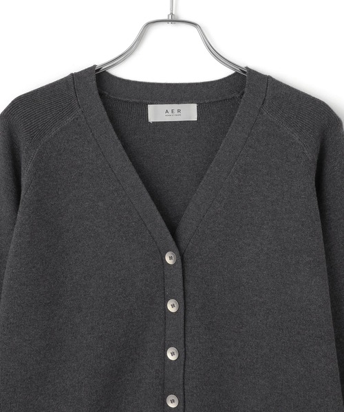 ADAM ET ROPE'(アダムエロペ)の「【WEB限定】カシミヤMIXメニーボタンカーディガン(カーディガン/ボレロ・レディース・チャコールグレー/ブラック/ダークブラウン/レッド・FREE)」の6枚目の写真
