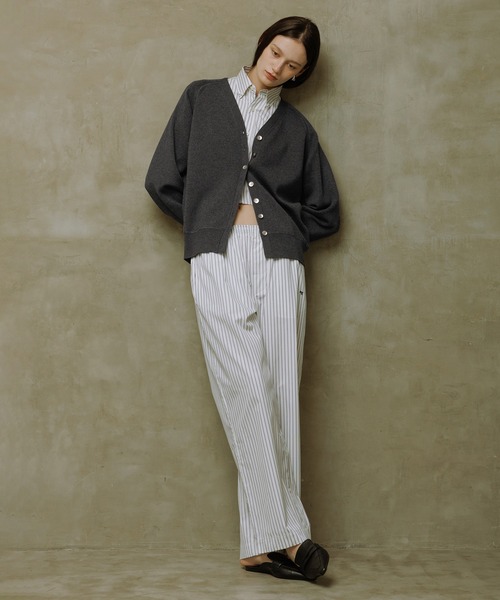 ADAM ET ROPE'(アダムエロペ)の「【WEB限定】カシミヤMIXメニーボタンカーディガン(カーディガン/ボレロ・レディース・チャコールグレー/ブラック/ダークブラウン/レッド・FREE)」の20枚目の写真