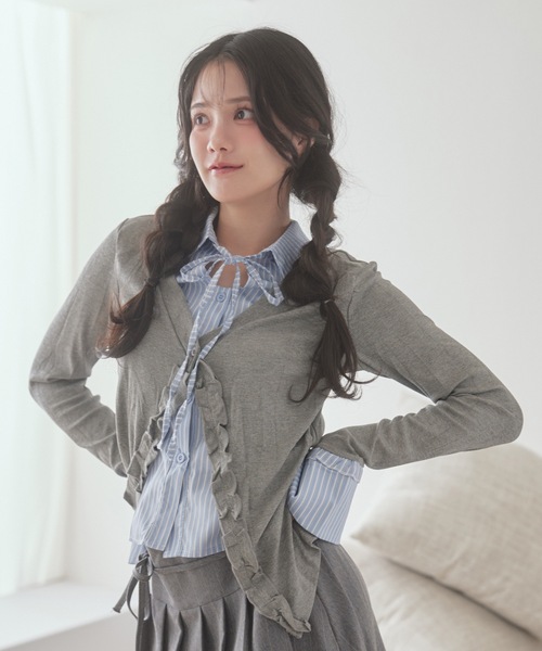 M DOLLY（エムドリー）の「frill merge shirt tops / フリルマージシャツトップス（シャツ/ブラウス・レディース・グレー/ブラック・FREE）」の2枚目の写真