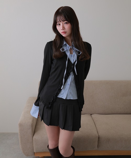 M DOLLY（エムドリー）の「frill merge shirt tops / フリルマージシャツトップス（シャツ/ブラウス・レディース・グレー/ブラック・FREE）」の4枚目の写真