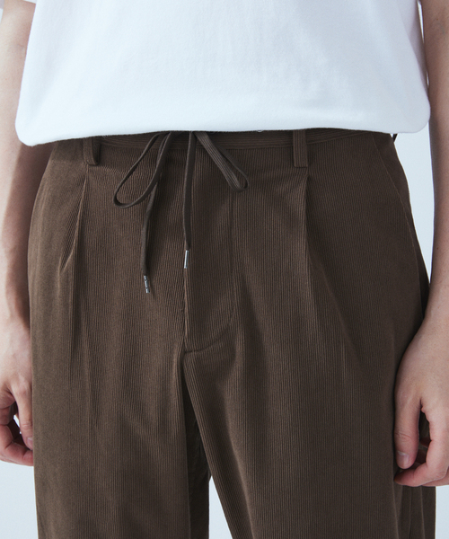 JOURNAL STANDARD（ジャーナルスタンダード）の「TRICOT CORD ワンタックイージーパンツ / セットアップ対応（その他パンツ・メンズ・チャコールグレー/ブラック/ネイビー/ブラウン・SMALL/MEDIUM/LARGE）」の14枚目の写真