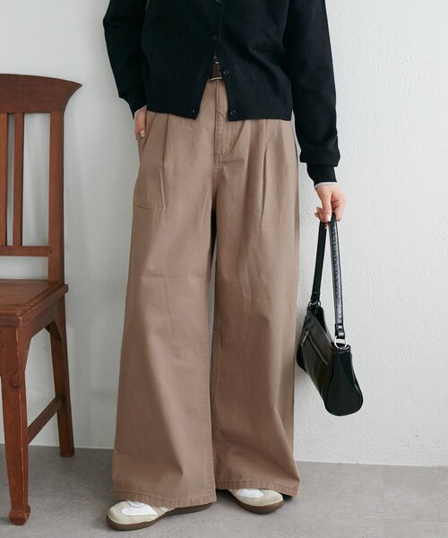 DISCOAT（ディスコート）の「2タックチノワイドパンツ（チノパンツ・レディース・ブラウン/ベージュ・MEDIUM/LARGE）」の2枚目の写真