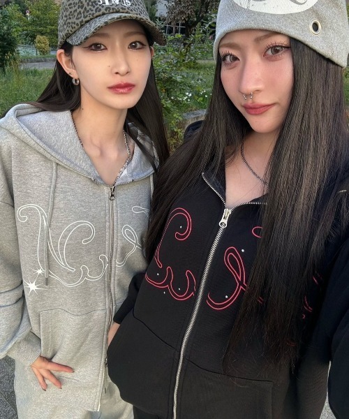 FANCY CLUB(ファンシークラブ)の「A'GEM/9 × .kom 『FANCY CLUB/ファンシークラブ』別注品 ANGEL WING ZIP UP /エンジェル ウイングジップアップパーカー(パーカー・レディース・ブラック×レッド/ピンク/グレー/ブラック×ピンク・FREE)」の15枚目の写真
