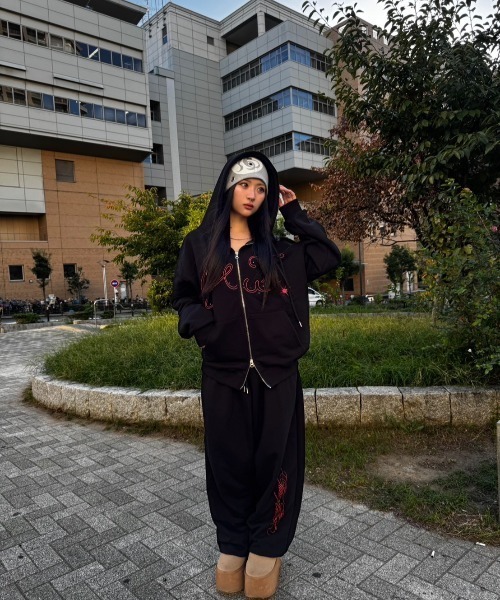 FANCY CLUB(ファンシークラブ)の「A'GEM/9 × .kom 『FANCY CLUB/ファンシークラブ』別注品 ANGEL WING ZIP UP /エンジェル ウイングジップアップパーカー(パーカー・レディース・ブラック×レッド/ピンク/グレー/ブラック×ピンク・FREE)」の19枚目の写真