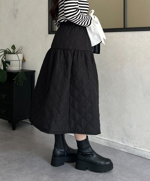 prose verse(プロズヴェール)の「キルティングボリュームフレアスカート(スカート・レディース・ブラック・LARGE/MEDIUM)」の20枚目の写真
