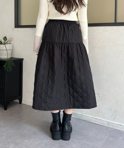 prose verse(プロズヴェール)の「キルティングボリュームフレアスカート(スカート・レディース・ブラック・LARGE/MEDIUM)」の10枚目の写真
