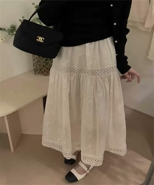 Dream garden(ドリームガーデン)の「レース切り替え刺繍ティアードスカート(スカート・レディース・ブラック/ホワイト/キナリ・FREE)」の16枚目の写真