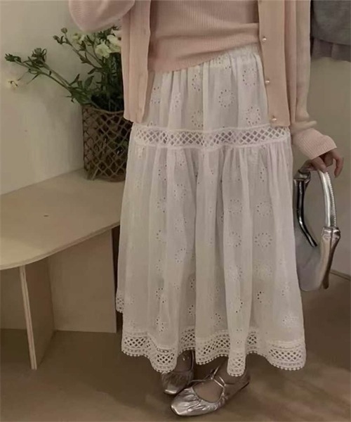 Dream garden(ドリームガーデン)の「レース切り替え刺繍ティアードスカート(スカート・レディース・ブラック/ホワイト/キナリ・FREE)」の15枚目の写真
