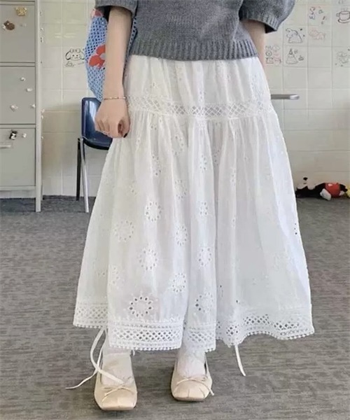 Dream garden(ドリームガーデン)の「レース切り替え刺繍ティアードスカート(スカート・レディース・ブラック/ホワイト/キナリ・FREE)」の10枚目の写真