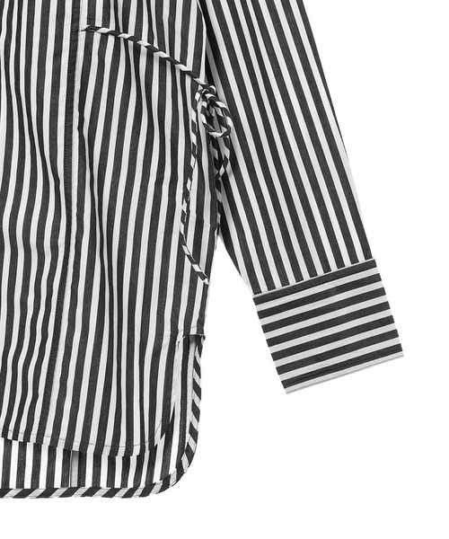 GANNI（ガニー）の「GANNI Stripe Cotton Oversized Tie String Shirt w0096（シャツ/ブラウス・レディース・ブラック・34）」の4枚目の写真