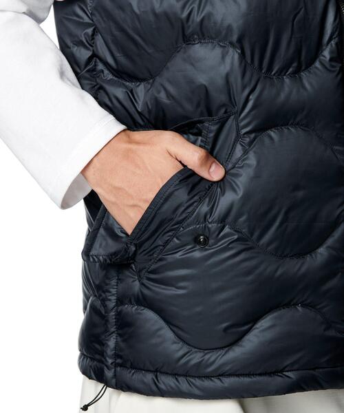 セール】UAライトウェイト ダウン ベスト（ライフスタイル/メンズ