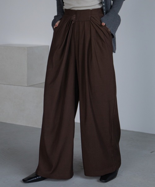 VACANCY(ヴァカンシー)の「ドレープシルエットワイドイージーパンツ(スラックス・レディース・ネイビー/ブラウン・LARGE/MEDIUM/SMALL)」の1枚目の写真