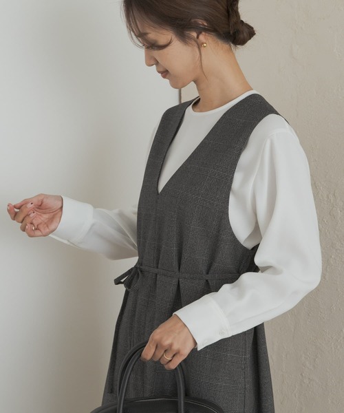 URBAN RESEARCH DOORS（アーバンリサーチドアーズ）の「『静電気防止/毛玉防止』ジョーゼットクルーネックブラウス（シャツ/ブラウス・レディース・ベージュ系その他/オフホワイト/ブラック・MEDIUM）」の2枚目の写真