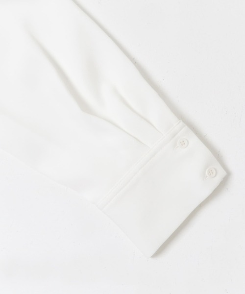 URBAN RESEARCH DOORS（アーバンリサーチドアーズ）の「『静電気防止/毛玉防止』ジョーゼットクルーネックブラウス（シャツ/ブラウス・レディース・ベージュ系その他/オフホワイト/ブラック・MEDIUM）」の12枚目の写真