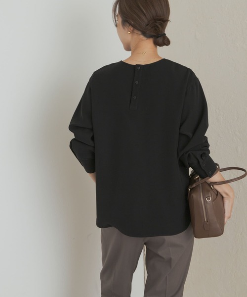URBAN RESEARCH DOORS（アーバンリサーチドアーズ）の「『静電気防止/毛玉防止』ジョーゼットクルーネックブラウス（シャツ/ブラウス・レディース・ベージュ系その他/オフホワイト/ブラック・MEDIUM）」の15枚目の写真