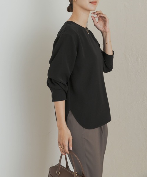 URBAN RESEARCH DOORS（アーバンリサーチドアーズ）の「『静電気防止/毛玉防止』ジョーゼットクルーネックブラウス（シャツ/ブラウス・レディース・ベージュ系その他/オフホワイト/ブラック・MEDIUM）」の16枚目の写真