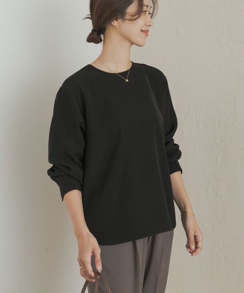 URBAN RESEARCH DOORS（アーバンリサーチドアーズ）の「『静電気防止/毛玉防止』ジョーゼットクルーネックブラウス（シャツ/ブラウス・レディース・ベージュ系その他/オフホワイト/ブラック・MEDIUM）」の17枚目の写真