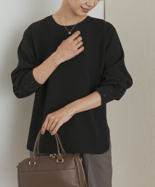 URBAN RESEARCH DOORS（アーバンリサーチドアーズ）の「『静電気防止/毛玉防止』ジョーゼットクルーネックブラウス（シャツ/ブラウス・レディース・ベージュ系その他/オフホワイト/ブラック・MEDIUM）」の18枚目の写真