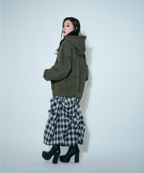 ANDGEEBEE（アンジービー）の「UNISEX 裏起毛パッチロゴパーカー（パーカー・レディース・ブルー/カーキ・FREE）」の7枚目の写真