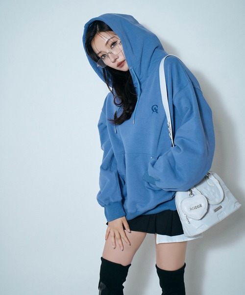 ANDGEEBEE（アンジービー）の「UNISEX 裏起毛パッチロゴパーカー（パーカー・レディース・ブルー/カーキ・FREE）」の14枚目の写真