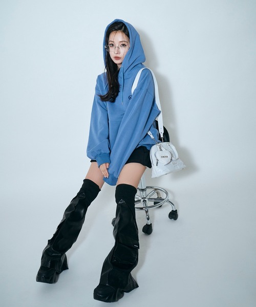 ANDGEEBEE（アンジービー）の「UNISEX 裏起毛パッチロゴパーカー（パーカー・レディース・ブルー/カーキ・FREE）」の15枚目の写真