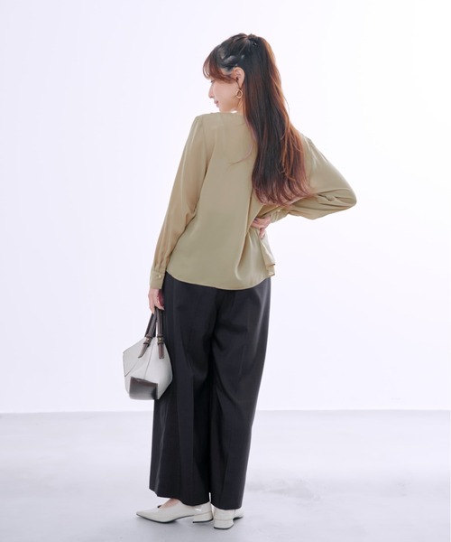 COHINA(コヒナ)の「ラッフルカラーデザインブラウス 【低身長・小柄女性】(シャツ/ブラウス・レディース・ホワイト/ベージュ・ONE SIZE)」の10枚目の写真
