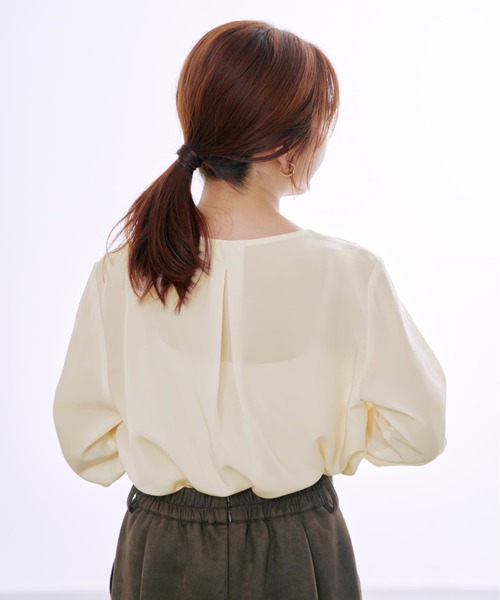COHINA(コヒナ)の「ラッフルカラーデザインブラウス 【低身長・小柄女性】(シャツ/ブラウス・レディース・ホワイト/ベージュ・ONE SIZE)」の4枚目の写真