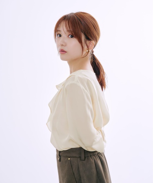 COHINA(コヒナ)の「ラッフルカラーデザインブラウス 【低身長・小柄女性】(シャツ/ブラウス・レディース・ホワイト/ベージュ・ONE SIZE)」の3枚目の写真