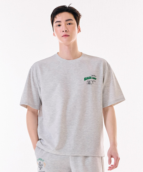 CHASECULT(チェイスカルト)の「共用キッチグラフィック半袖Tシャツ-DBRU5813D0B(Tシャツ/カットソー・メンズ・ライトグレー・95/90/105/100)」の1枚目の写真
