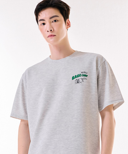CHASECULT(チェイスカルト)の「共用キッチグラフィック半袖Tシャツ-DBRU5813D0B(Tシャツ/カットソー・メンズ・ライトグレー・95/90/105/100)」の2枚目の写真