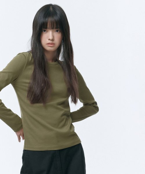MUSINSA STANDARD WOMAN（ムシンサスタンダードウーマン）の「ウィメンズスリムクルーネック長袖Tシャツ[ライトモス]（Tシャツ/カットソー・レディース・その他・SMALL/X-SMALL/LARGE/MEDIUM）」の2枚目の写真