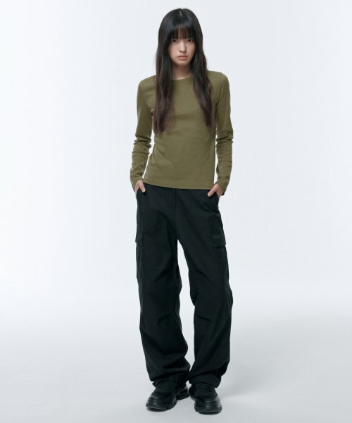 MUSINSA STANDARD WOMAN（ムシンサスタンダードウーマン）の「ウィメンズスリムクルーネック長袖Tシャツ[ライトモス]（Tシャツ/カットソー・レディース・その他・SMALL/X-SMALL/LARGE/MEDIUM）」の3枚目の写真