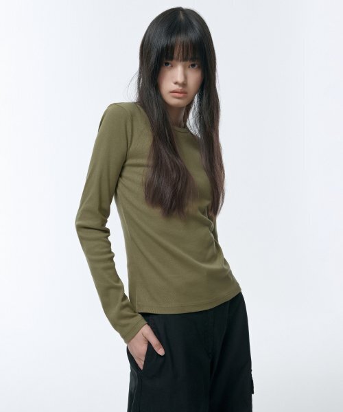 MUSINSA STANDARD WOMAN（ムシンサスタンダードウーマン）の「ウィメンズスリムクルーネック長袖Tシャツ[ライトモス]（Tシャツ/カットソー・レディース・その他・SMALL/X-SMALL/LARGE/MEDIUM）」の4枚目の写真