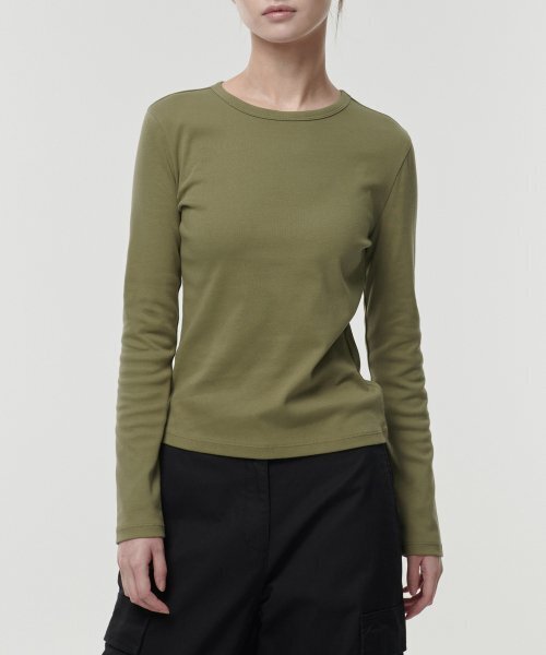 MUSINSA STANDARD WOMAN（ムシンサスタンダードウーマン）の「ウィメンズスリムクルーネック長袖Tシャツ[ライトモス]（Tシャツ/カットソー・レディース・その他・SMALL/X-SMALL/LARGE/MEDIUM）」の5枚目の写真