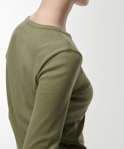 MUSINSA STANDARD WOMAN（ムシンサスタンダードウーマン）の「ウィメンズスリムクルーネック長袖Tシャツ[ライトモス]（Tシャツ/カットソー・レディース・その他・SMALL/X-SMALL/LARGE/MEDIUM）」の8枚目の写真