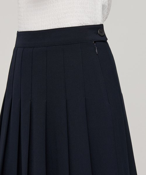 MUSINSA STANDARD WOMAN(ムシンサスタンダードウーマン)の「レディースプリーツミニスカート【ネイビー】(スカート・レディース・その他・SMALL/MEDIUM/LARGE/X-SMALL)」の4枚目の写真