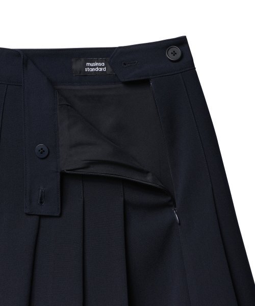 MUSINSA STANDARD WOMAN(ムシンサスタンダードウーマン)の「レディースプリーツミニスカート【ネイビー】(スカート・レディース・その他・SMALL/MEDIUM/LARGE/X-SMALL)」の5枚目の写真