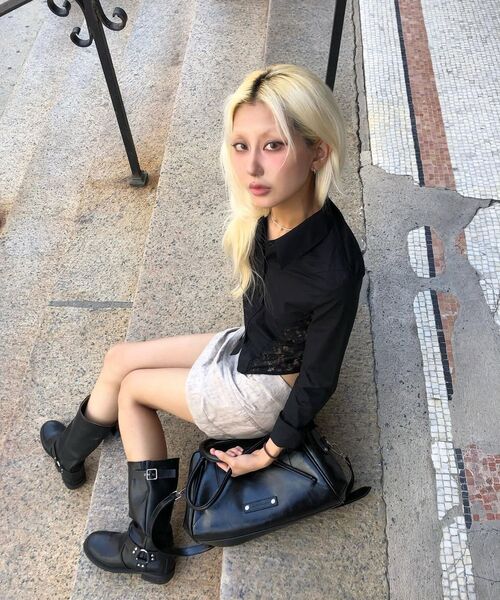 SUNBURNPROJECT(サンバーンプロジェクト)の「Lace Asymmetric Fitted Shirt, BLACK(シャツ/ブラウス・レディース・その他・FREE)」の4枚目の写真